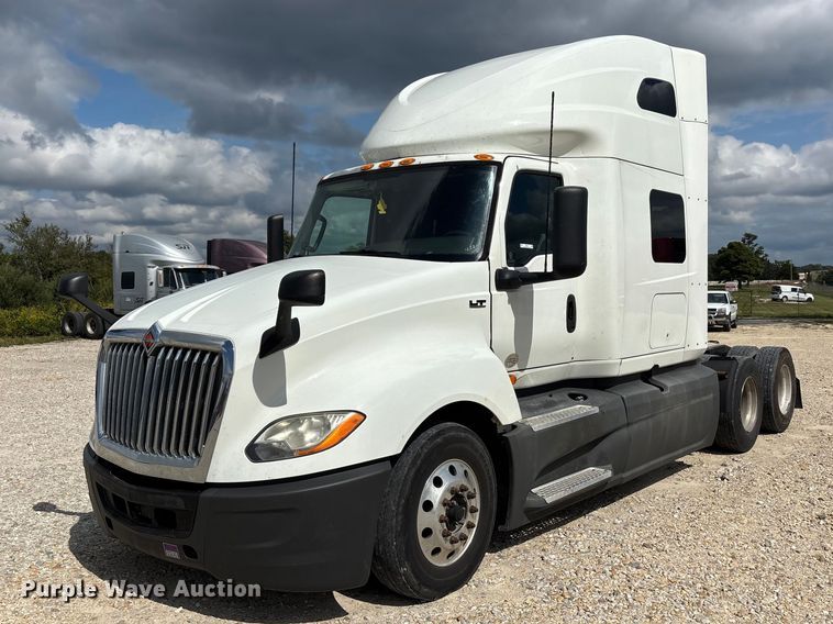 2018 International LT625 semi truck - ER3417