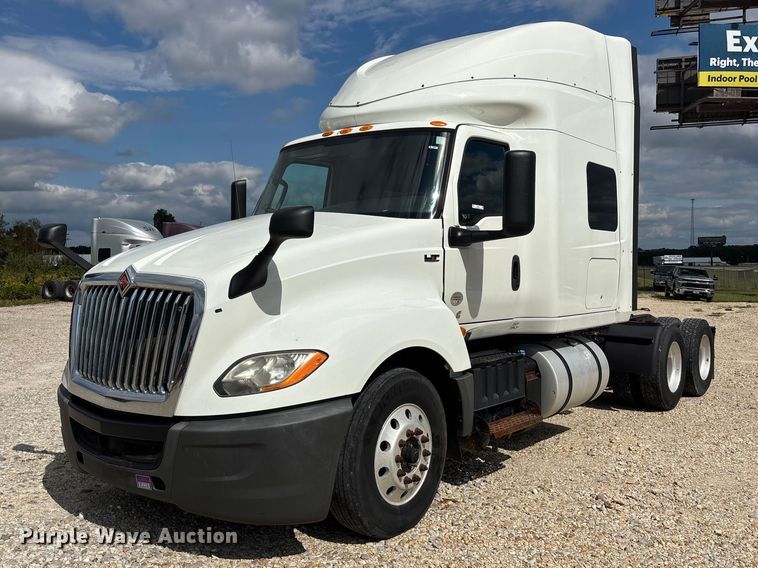 2020 International LT625 semi truck - ER3418