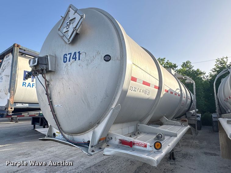 2013 Heil Trailer International fuel trailer - EU0814
