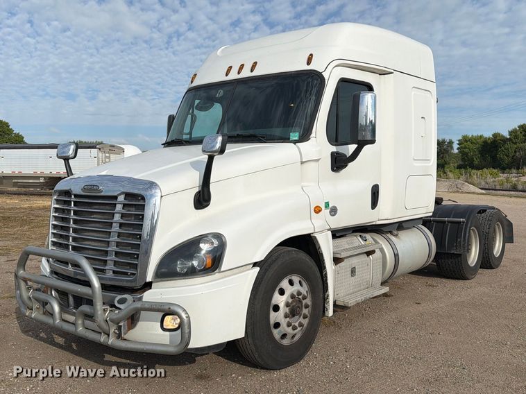 2016 Freightliner Cascadia 125 semi truck - EU0881