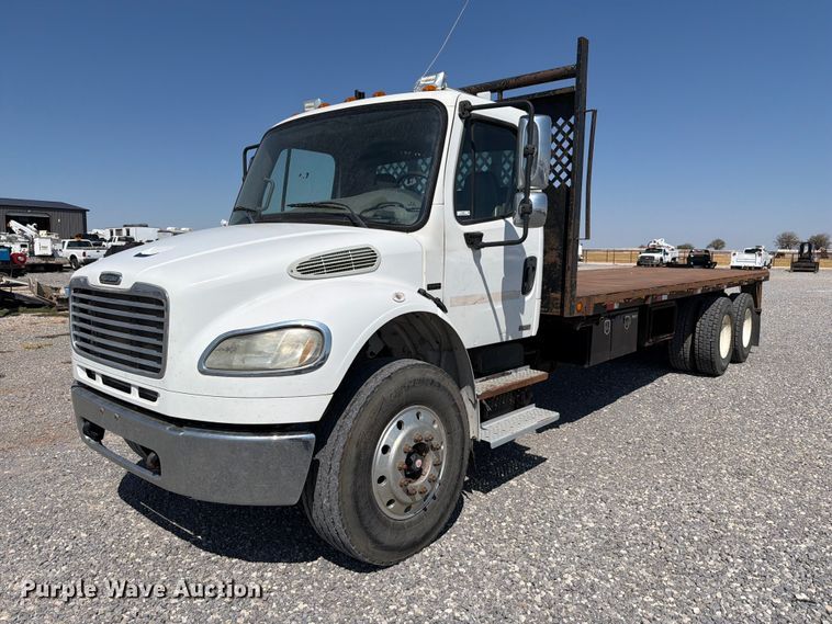 2007 Freightliner M2 flatbed truck - EW8881