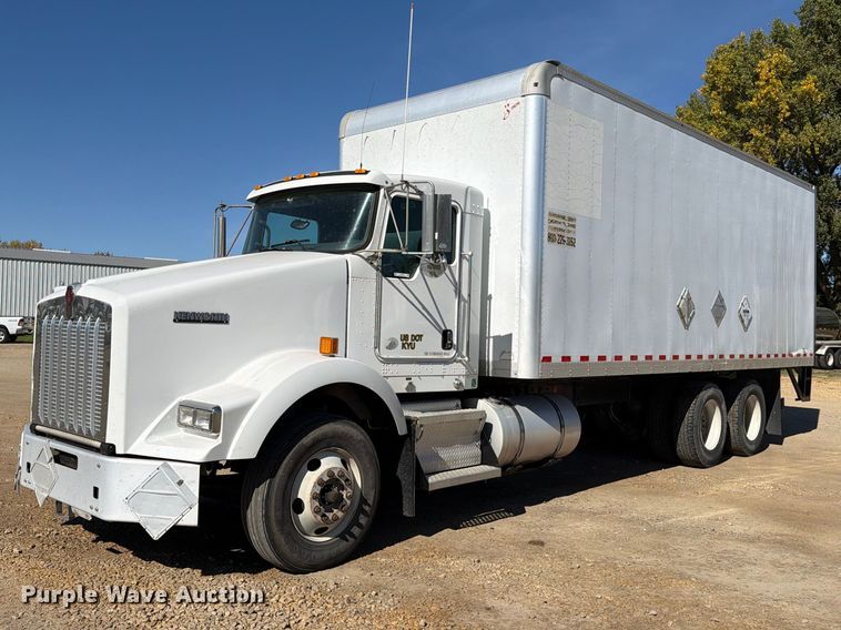 2012 Kenworth T8 Series box truck - EX1042