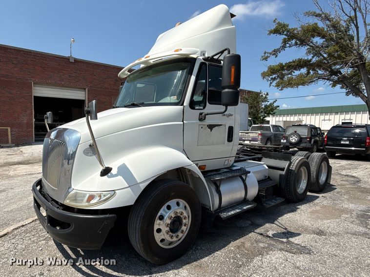 2009 International TranStar 8600 semi truck - EX2213