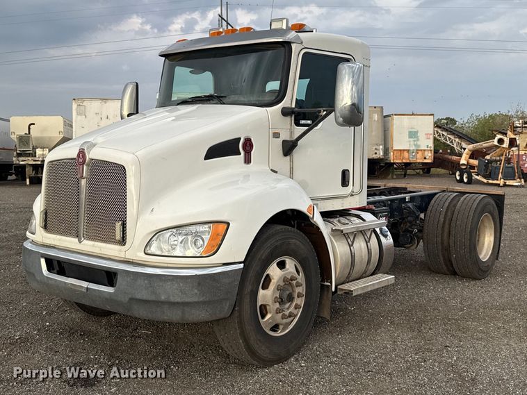 2016 Kenworth T270 truck cab and chassis - FC4452