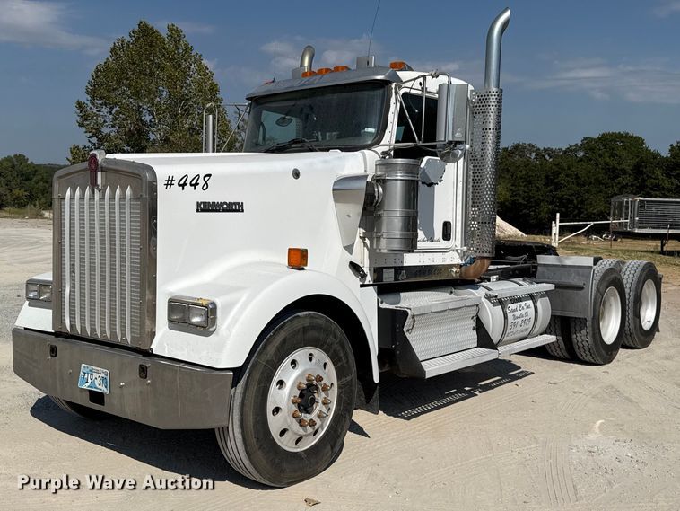 2008 Kenworth W900 semi truck - FC4455