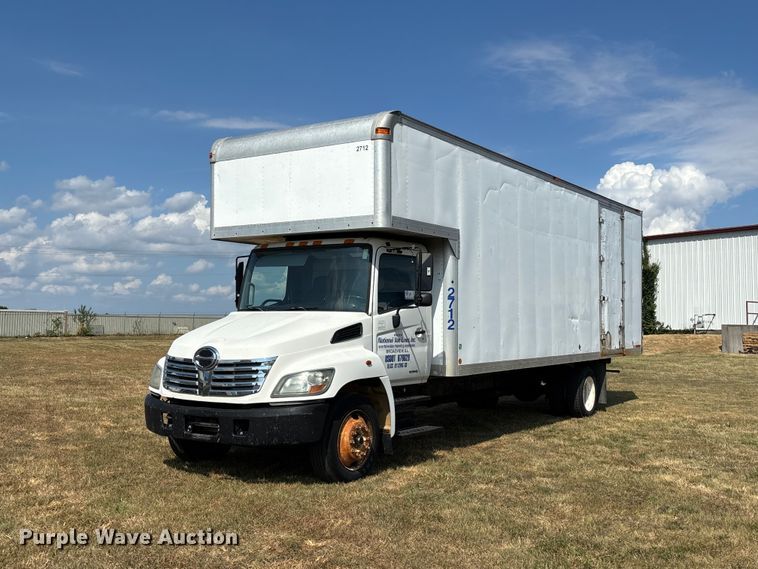 2007 Hino box truck - FG0693