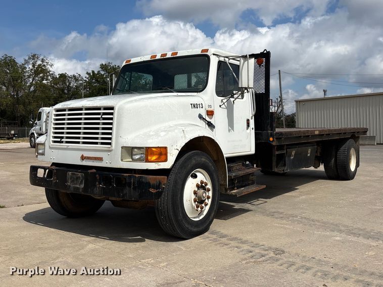 1990 International 4900 flatbed truck - FG0702