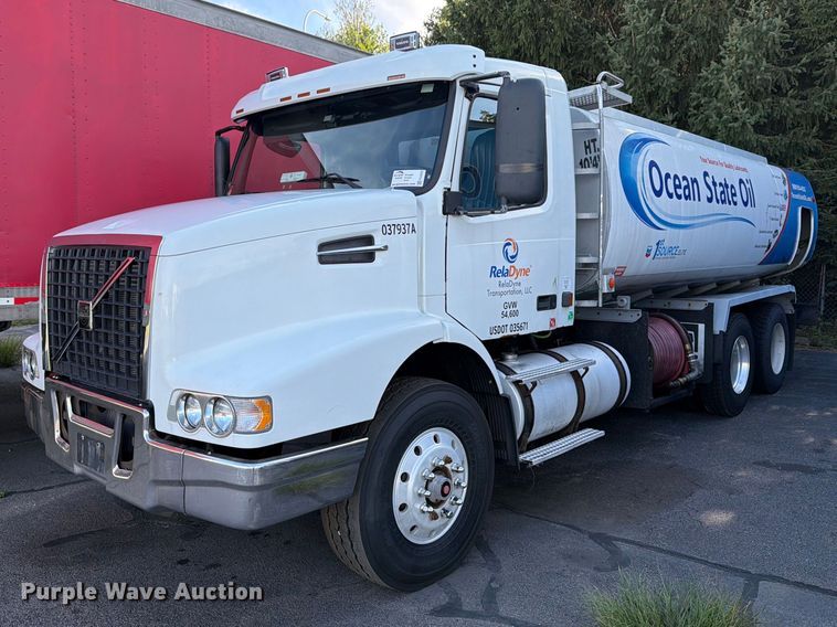 2003 Volvo VHD fuel truck - FG3020