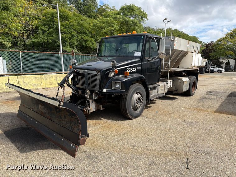 2002 Freightliner FL70 dump truck - FG3022