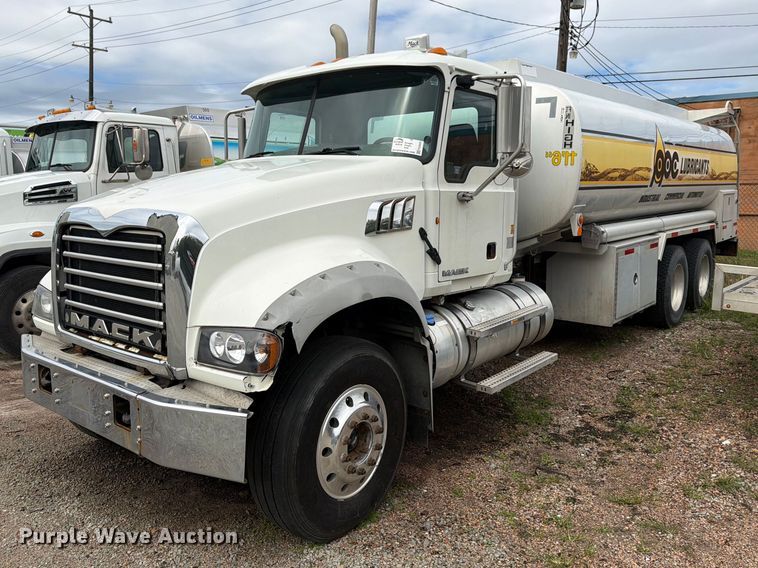 2012 Mack Granite fuel truck - FG3025