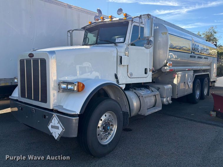 2013 Peterbilt 367 fuel truck - FG3026
