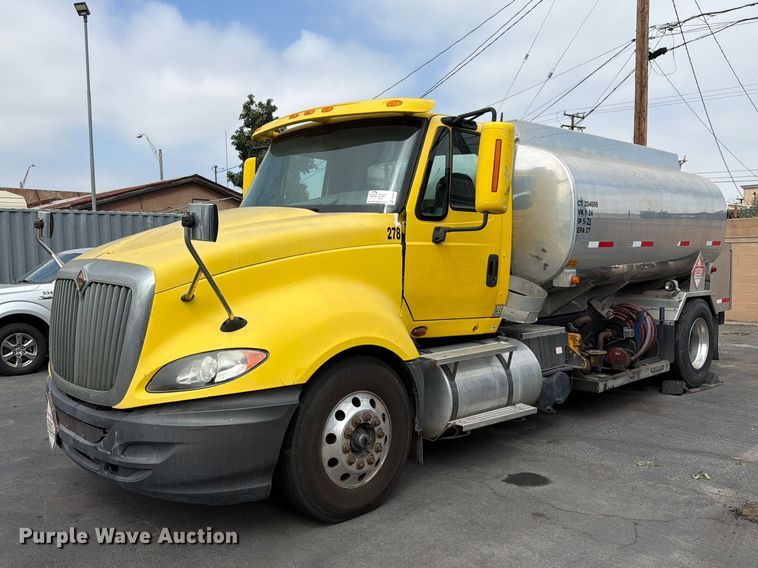 2011 International LA627 fuel truck - FI2028