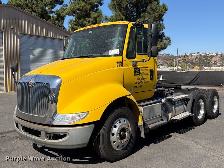 2016 International RF027 semi truck - FI2030