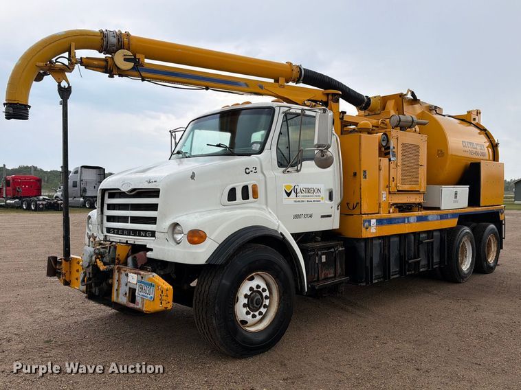 2001 Sterling Truck L7500 Series hydrovac truck - FK3381