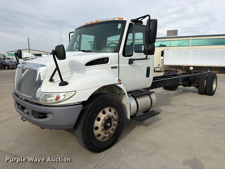 2012 International 4300 truck cab and chassis - FK3791