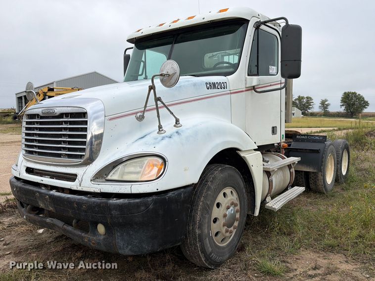 2006 Freightliner Columbia semi truck - FK3805