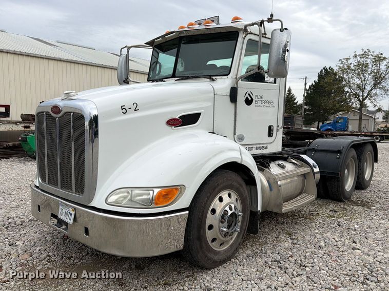 2012 Peterbilt 384 semi truck - FK3815