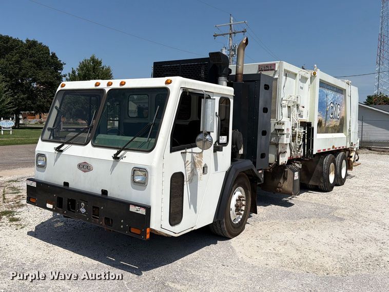 2014 Crane Carrier Co. Low Entry refuse truck - FK4103