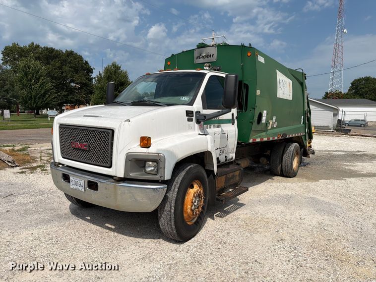 2005 GMC C7500 refuse truck - FK4105
