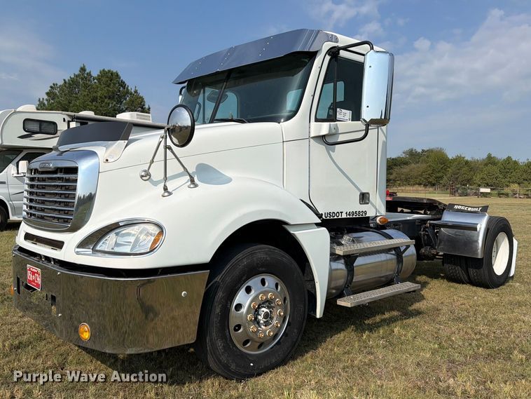 2007 Freightliner Columbia semi truck - FK5258