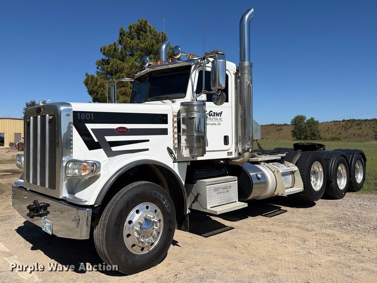 2018 Peterbilt 389 semi truck - FK5282