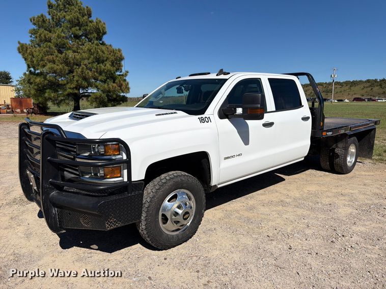 2018 Chevrolet Silverado 3500HD Crew Cab bale bed pickup truck - FK5285