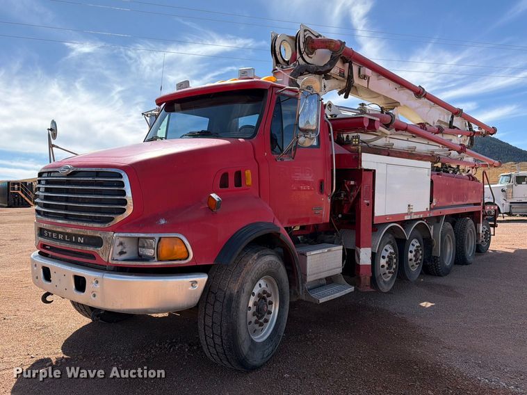 2006 Sterling Truck L9500 Series concrete pump truck - FM7668
