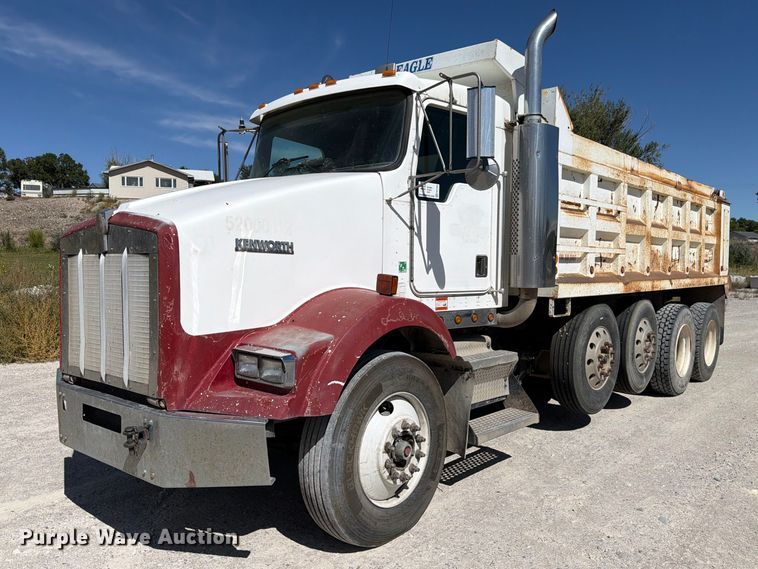 2000 Kenworth T800 dump truck - FM7695