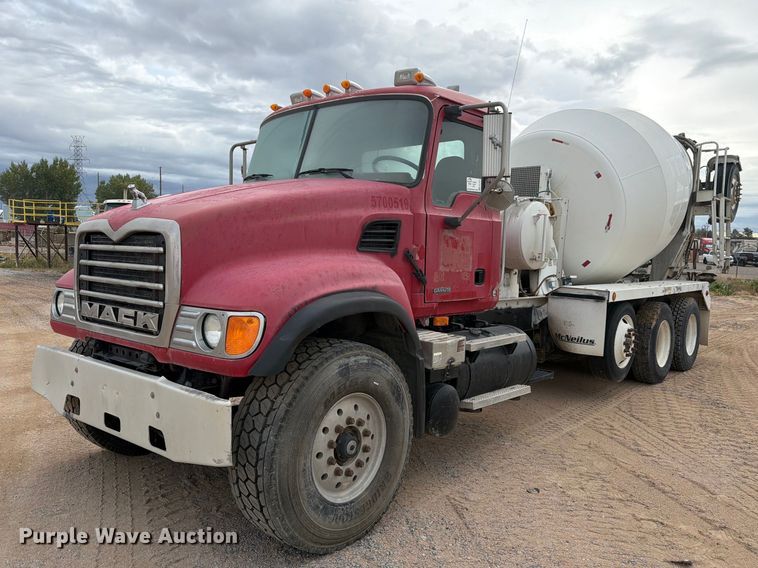2004 Mack CV ready mix truck - FM7697