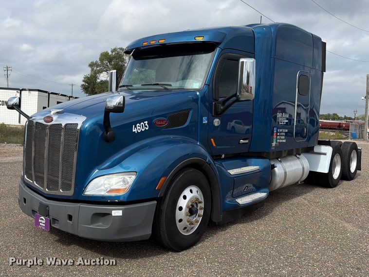 2017 Peterbilt 579 semi truck - FT7530