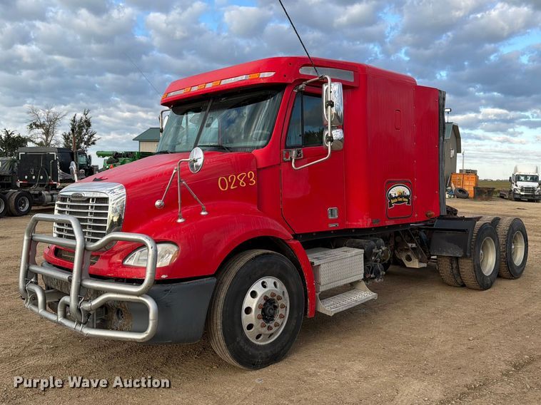 2006 Freightliner Columbia semi truck - FT8081