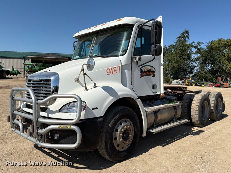 2006 Freightliner Columbia semi truck - FT8086