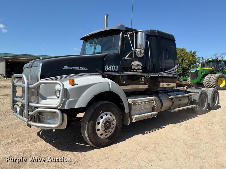 2015 Western Star 4900 semi truck - FT8087
