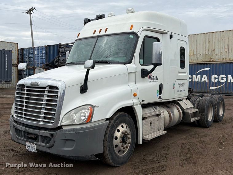 2012 Freightliner Cascadia semi truck - FU4726