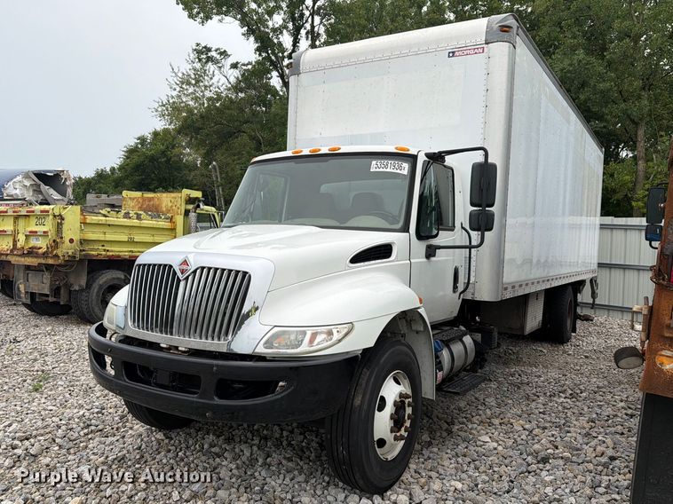 2019 International 4300 box truck - YA3543