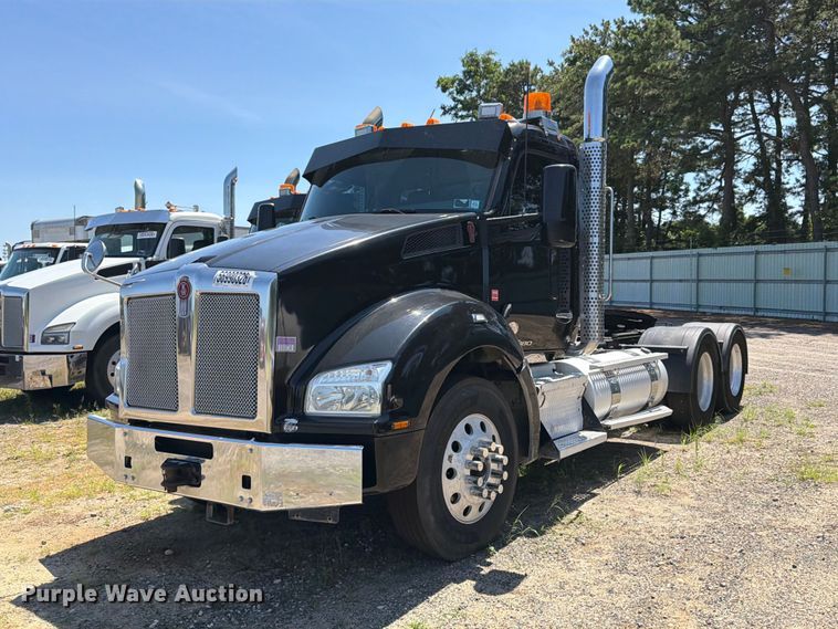 2019 Kenworth T880 semi truck - YA3840