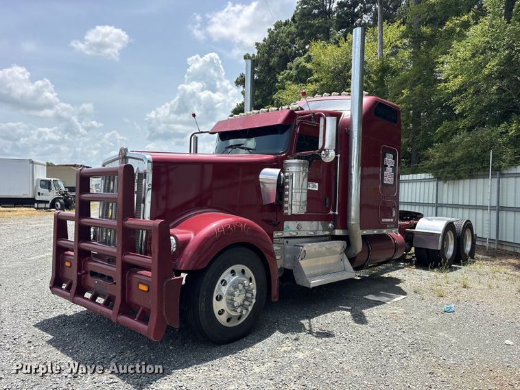 2006 Kenworth W900 semi truck - YA4268
