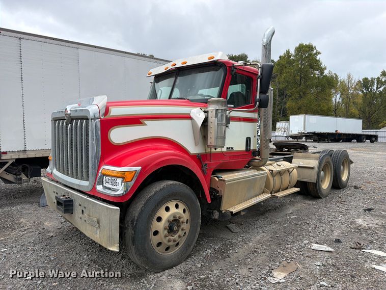 2020 International HX520 semi truck - YA4540