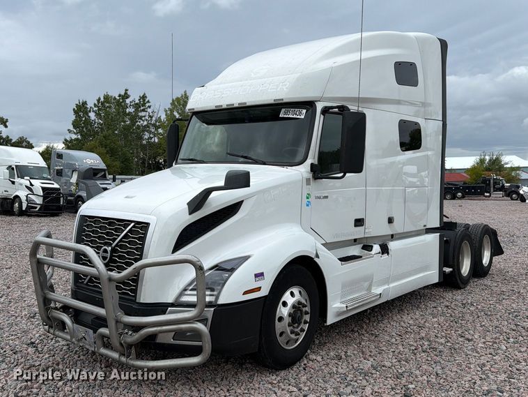 2023 Volvo VNL semi truck - YA5020