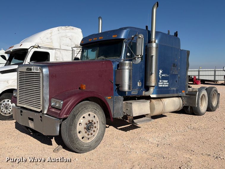 2007 Freightliner FLD132 semi truck - YA5066