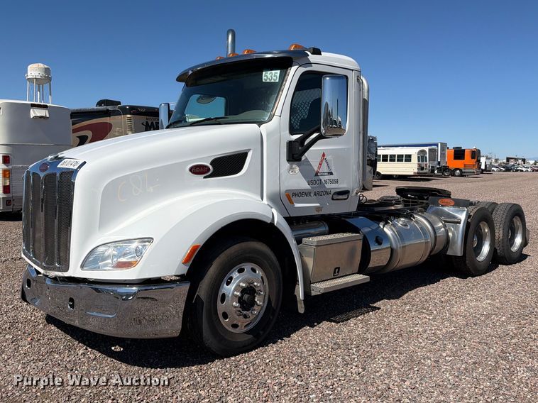2016 Peterbilt 579 semi truck - YA5391