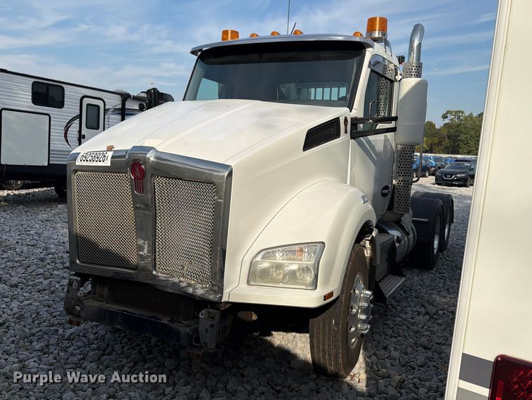 2020 Kenworth T880 semi truck - YA5499