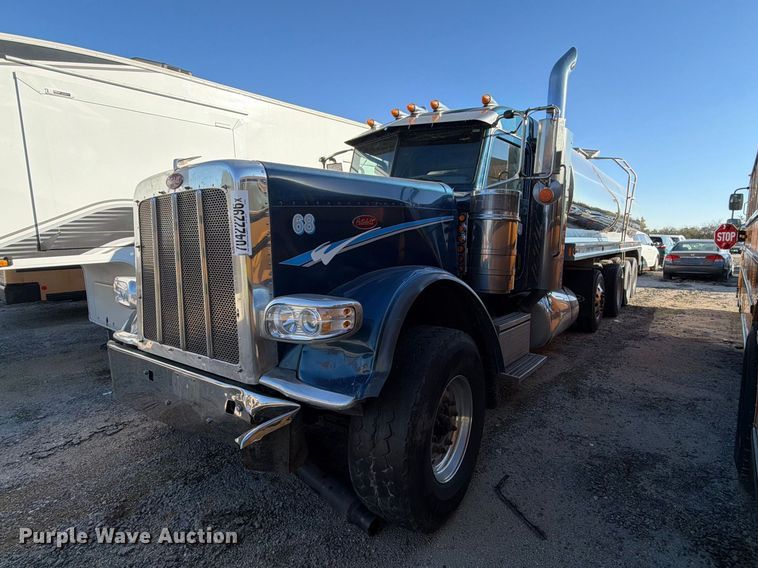2023 Peterbilt 389 tank truck - YA5538