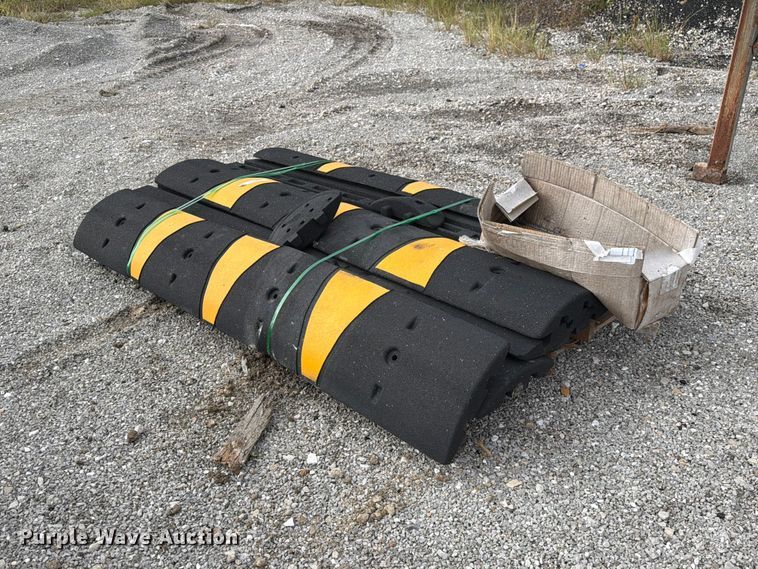 (8) speed bumps - DZ4887