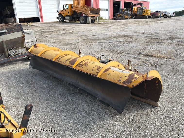 12' W snow plow - DZ4889
