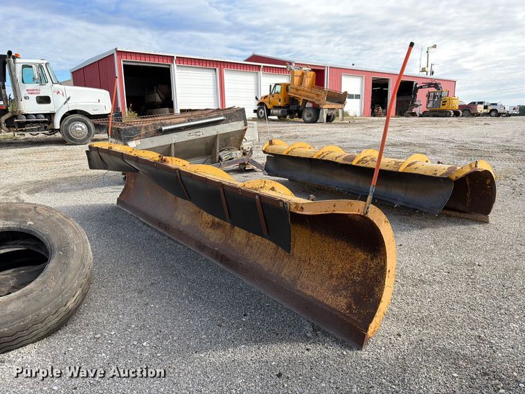 Snow plow - DZ4890