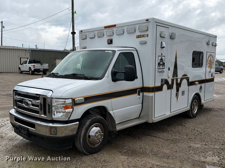 2022 Ford E450 ambulance - EO8786