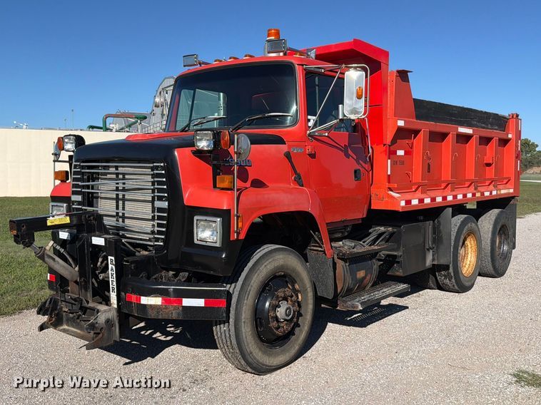 1995 Ford L8000 dump truck - EP7912