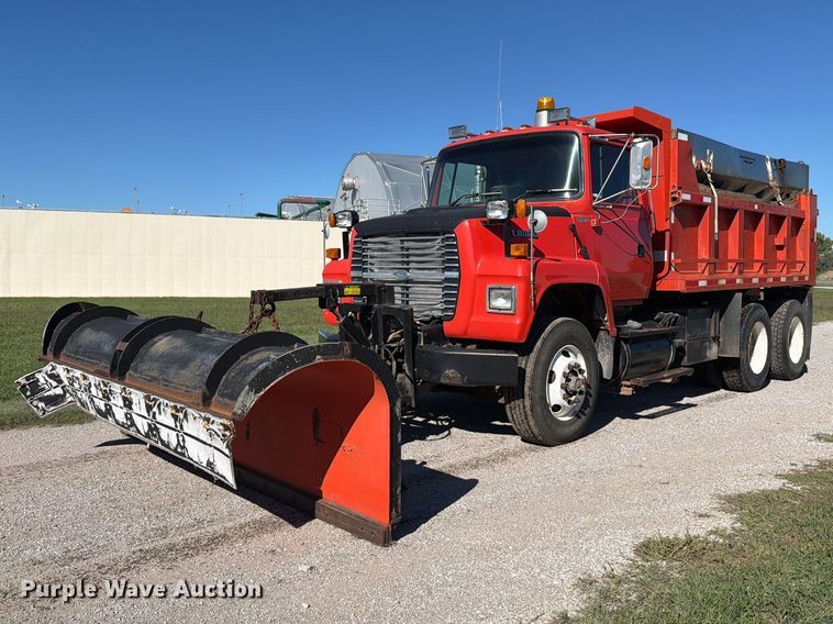 1995 Ford L8000 dump truck - EP7913