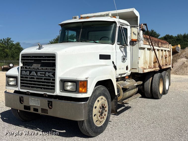 2002 Mack CH dump truck - EU5730